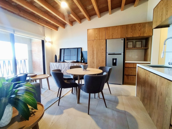 2-403-img-202112-211-102852-polarr